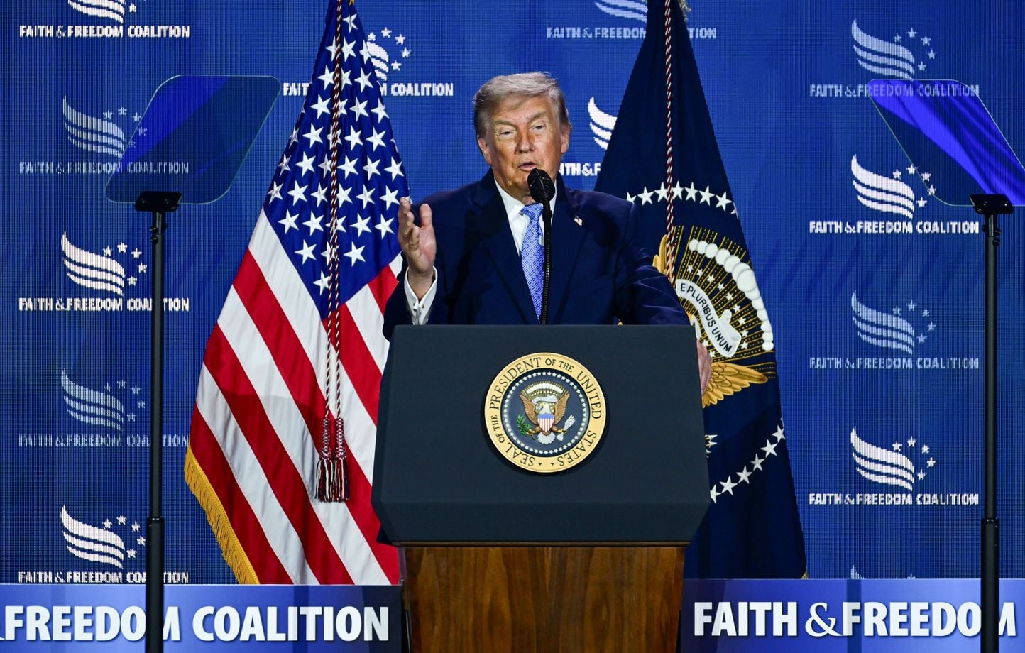 Suspendido el agente del teleprompter de Trump sospechoso de apostar en sus discursos Suspendido el agente del teleprompter de Trump sospechoso de apostar en sus discursos